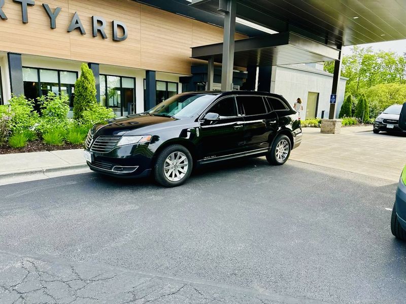 Lincoln MKT Sedan — O'Hare Midway Limo Service